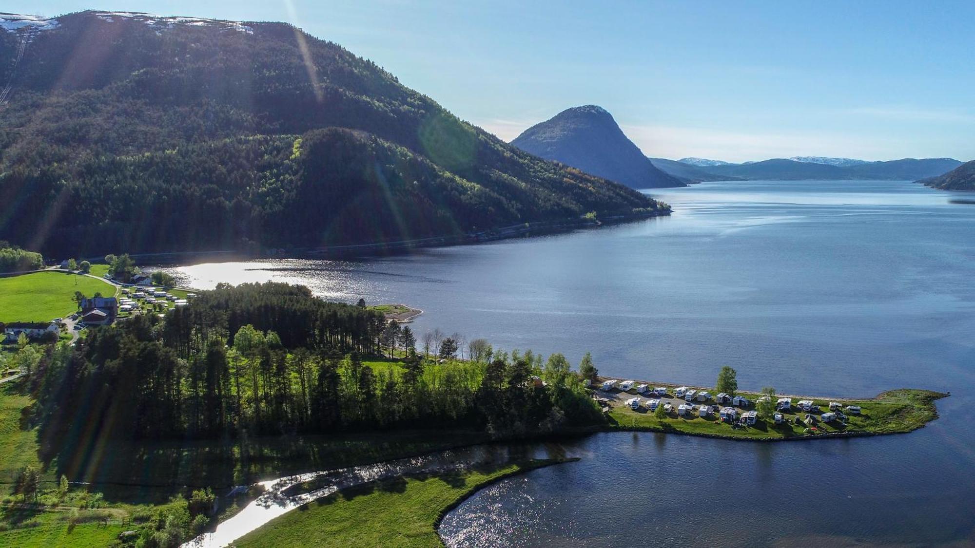 Fugelvagen, Cabins And Glamping Alvund Esterno foto